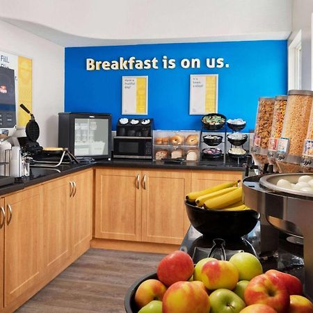 Days Inn By Wyndham Γκελφ Εξωτερικό φωτογραφία